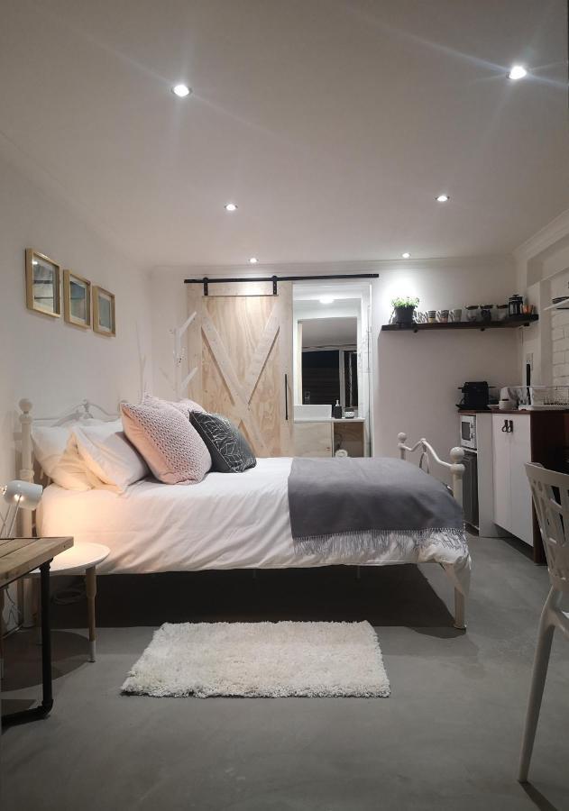 Secure, Private, Queen Room Close To Airport Port Elizabeth Esterno foto