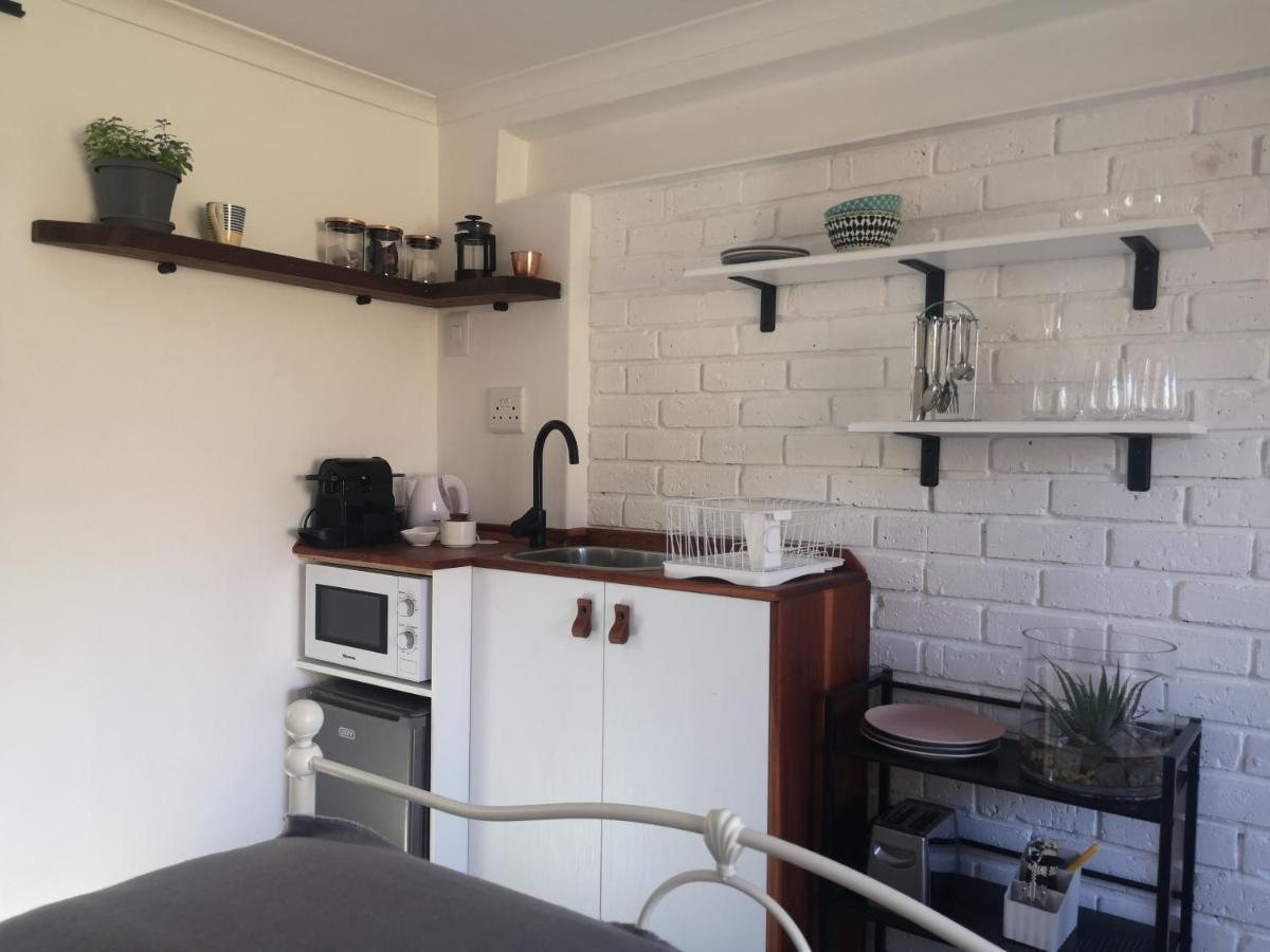 Secure, Private, Queen Room Close To Airport Port Elizabeth Esterno foto